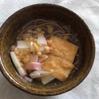 厚揚げとかまぼこ、天かすの温蕎麦